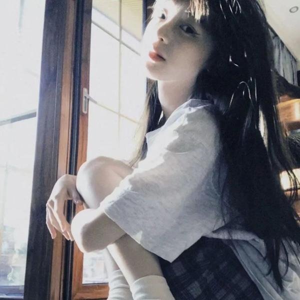 假冒女团 海报